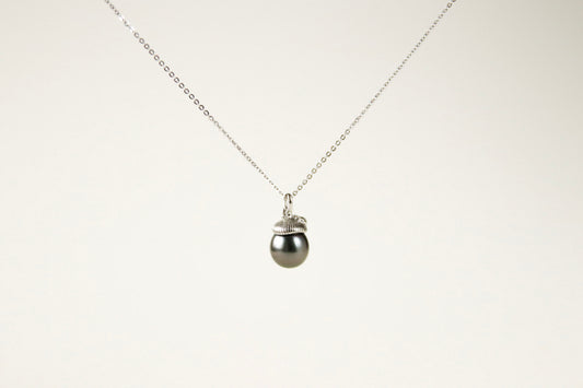 Grüne Tahiti Perle Anhänger in Eichelform mit Sterling Silberkette | Tahitiperle Halskette | 925 Silber | Geschenk für Sie