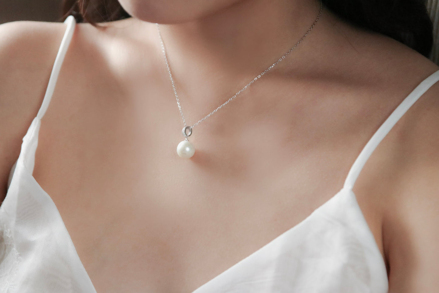 Elegant pendant featuring a white, shimmering freshwater pearl. A single pearl complements almost any outfit — whether elegant or casual.