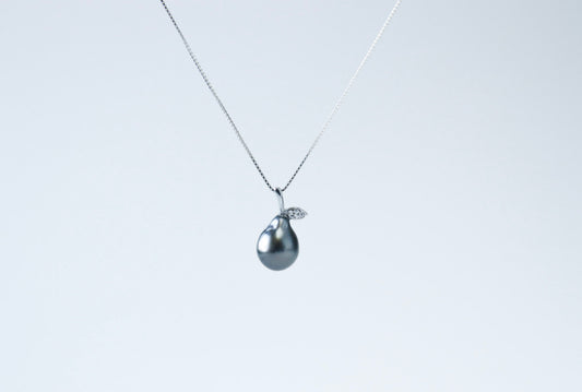 Birnenfoermiger Tahitian Perlen Anhaenger mit Sterlingsilber Kette stellt ein perfektes Geschenk für Sie