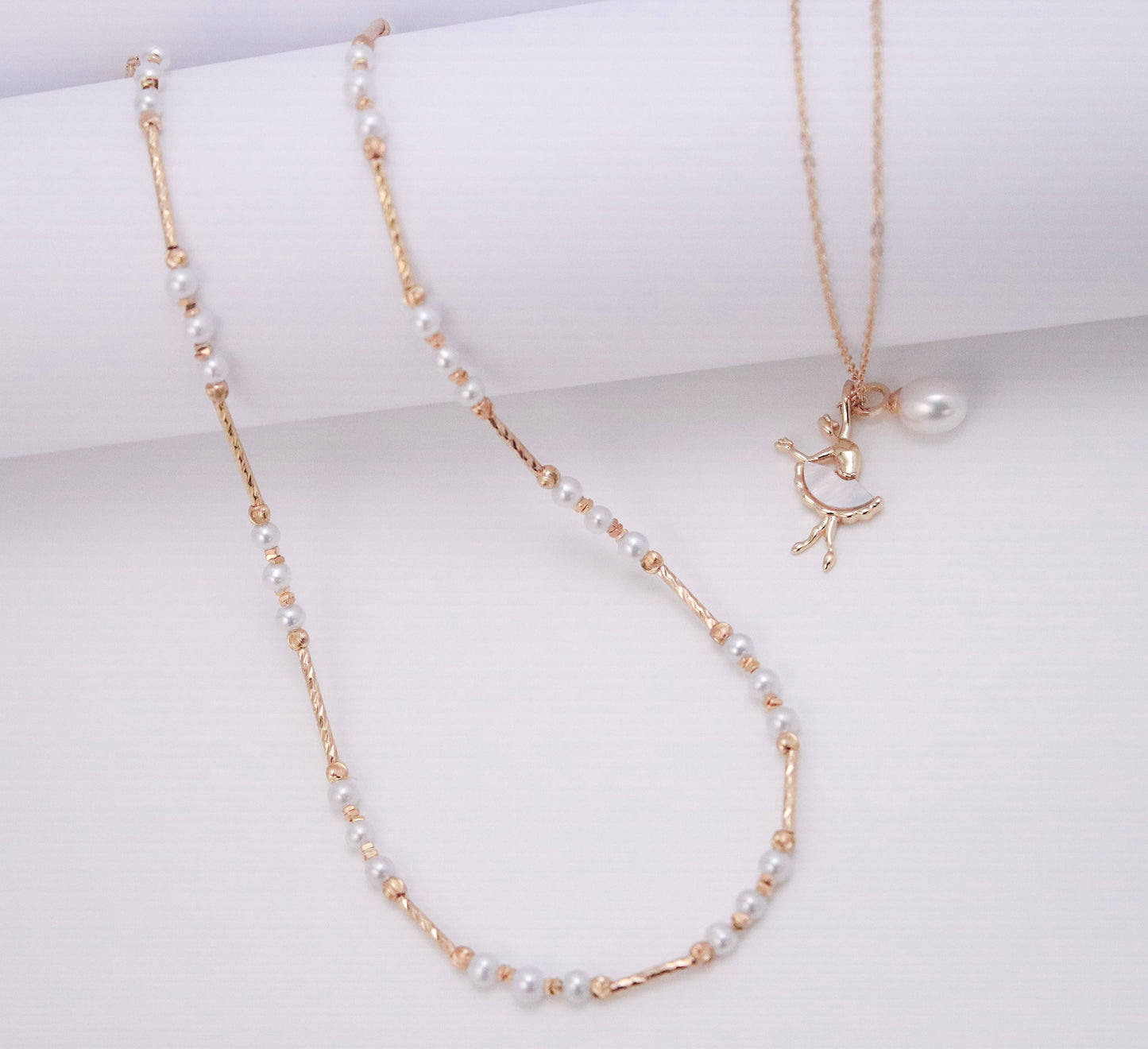 Tanzende Ballerina Halskette | Anhänger mit Süßwasserperlen | Ballerina Perlmutt | Ballet Dancer Necklace | Echter Süßwasserperle