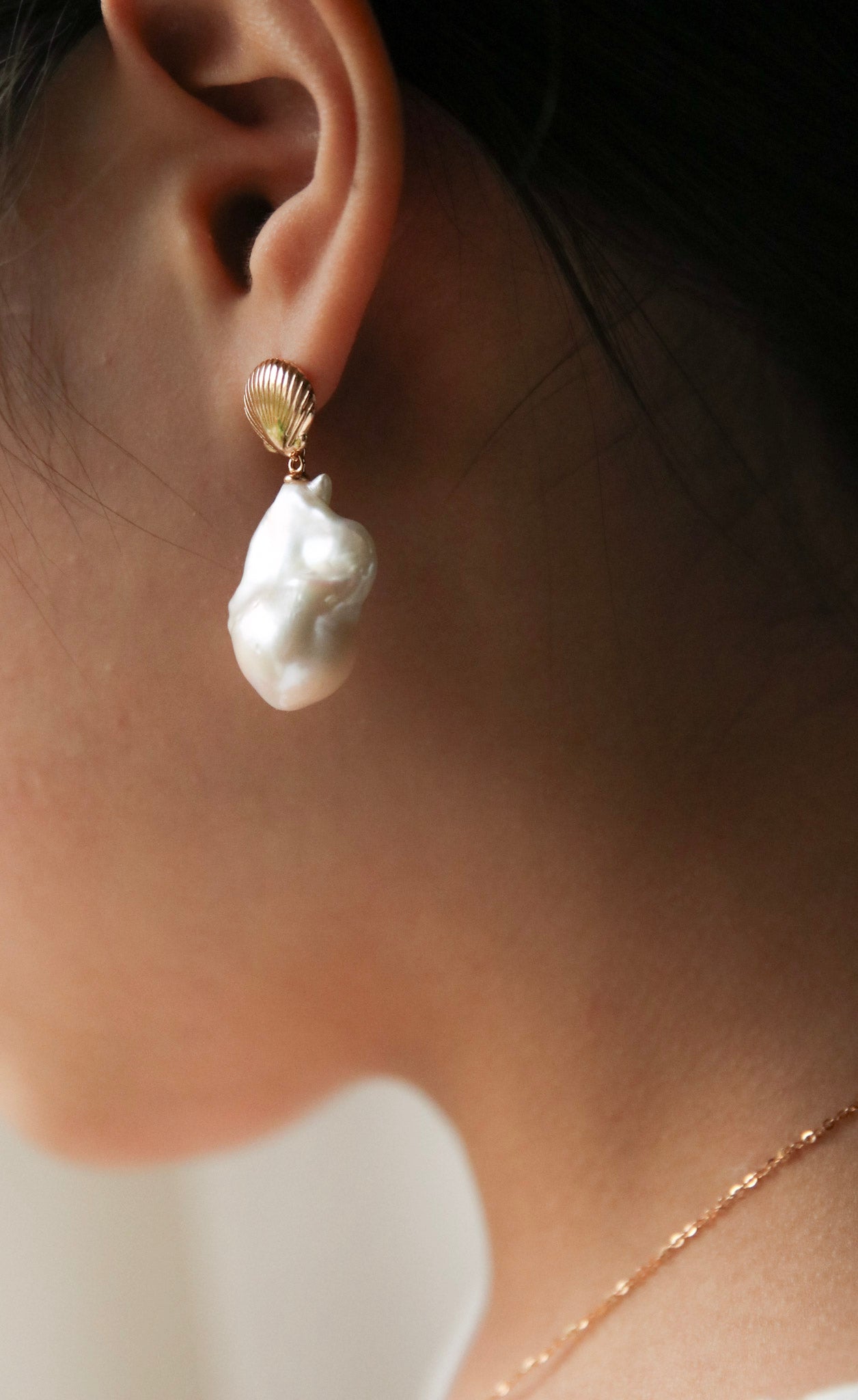 Hangefertigte Baroqueperle Ohrring, Unique-C | Süßwasser Barockperle | Sterling silber Ohrring Setting