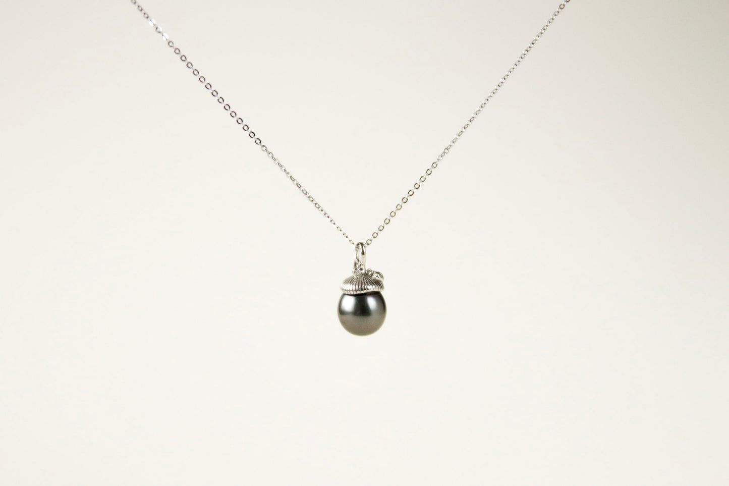 Grüne Tahiti Perle Anhänger in Eichelform mit Sterling Silberkette | Tahitiperle Halskette | 925 Silber | Geschenk für Sie
