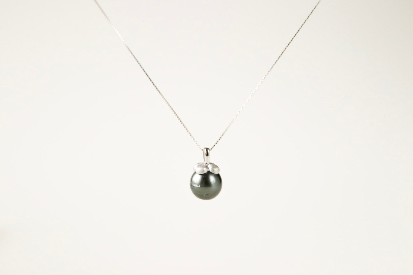 Grüne Tahiti Perle Anhänger in Kaki-Form mit Sterling Silberkette | Tahitiperle Halskette | 925 Silber | Geschenk für Sie