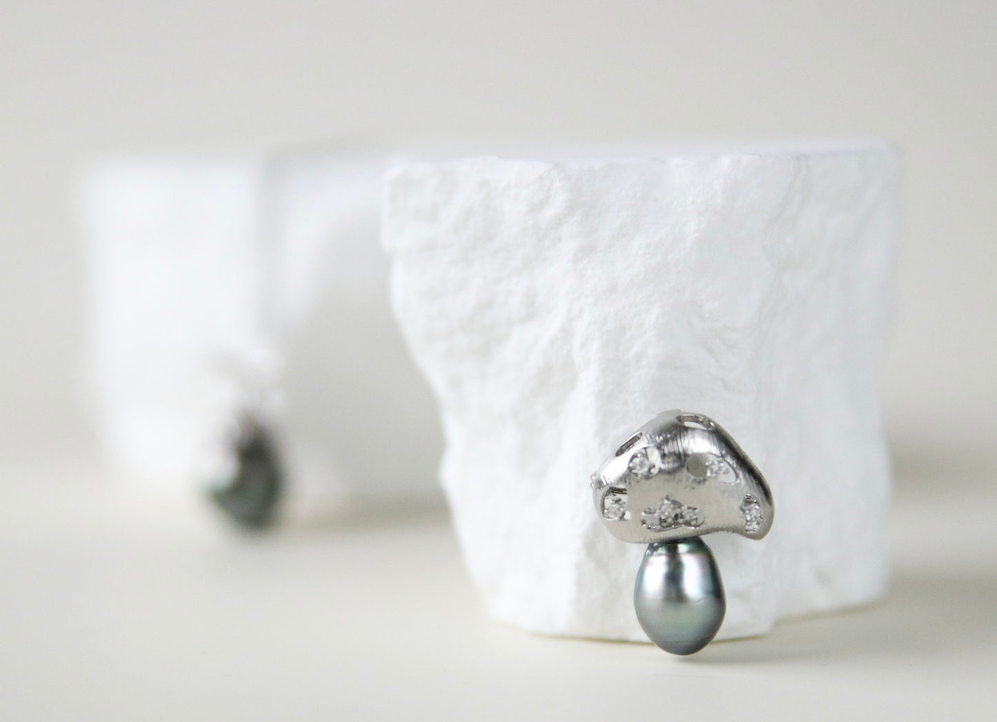 Grüne Tahitiperlen Brosche in Pilzform | 925 Silber Brosche Setting | Geschenk für Sie