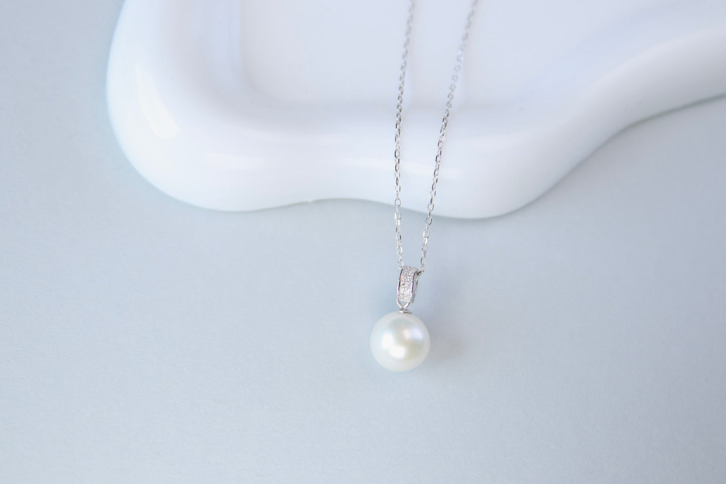 Elegant pendant featuring a white, shimmering freshwater pearl. A single pearl complements almost any outfit — whether elegant or casual.